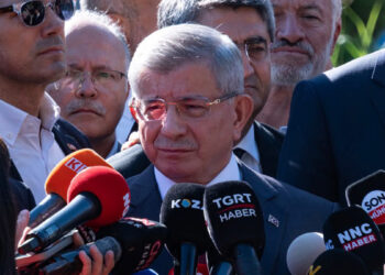 Hakkında soruşturma başlatılan Ahmet Davutoğlu adliyede