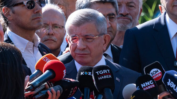 Hakkında soruşturma başlatılan Ahmet Davutoğlu adliyede
