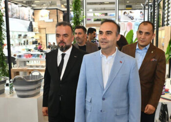 Bakan Kacır, ZUCHEX 36'ıncı Uluslararası Ev ve Mutfak Eşyaları Fuarı'nı ziyaret etti