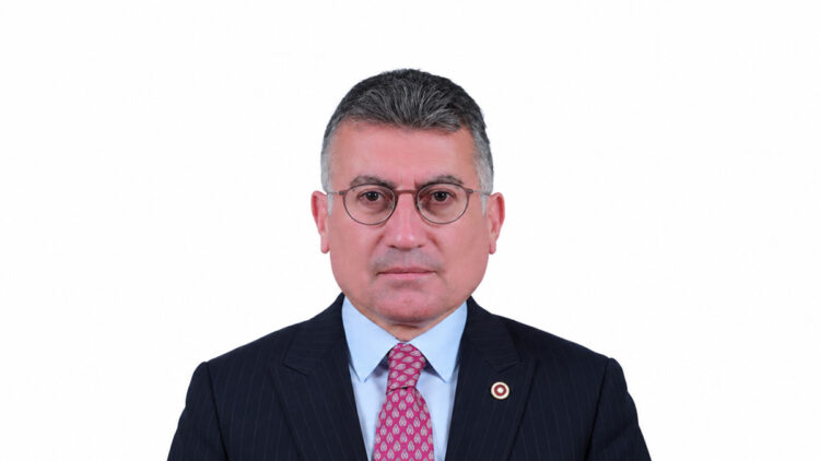AK Partili isimden muhalefete sert tepki: "Her gün bir belediye başkanı istifa ediyor veya başka şeylerle anılıyor"