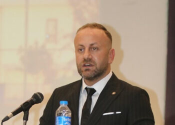 Altay'da Sinan Kanlı'dan dönüş sinyali: "Altay yalnız kalmaz"