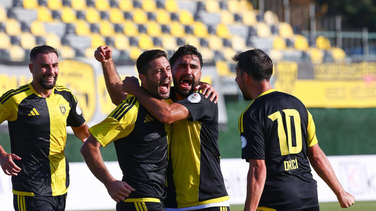 Aliağa FK'da keyifler yerinde: Liderlik sevinci yaşıyor