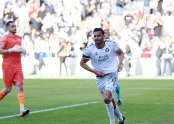 Altay'da Deniz yok, lisansı var