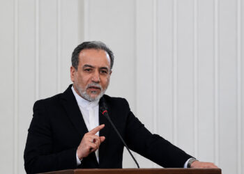 Arakçi’den dikkat çeken iddia: “Yüzlerce ABD üssü vuruldu, düzinelerce uçak kül oldu”