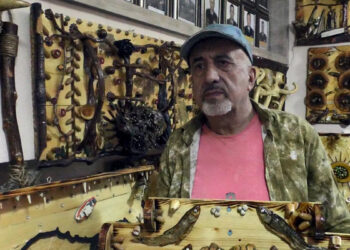 35 yıldır topladığı atıkları sanat eserine dönüştürüyor