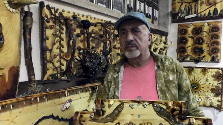 35 yıldır topladığı atıkları sanat eserine dönüştürüyor