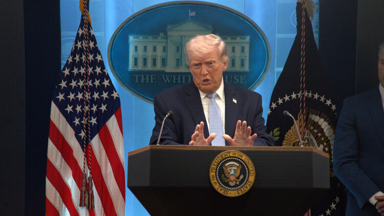 Trump: "İspanya sınırlarını kontrol edemeyen bir ülke"