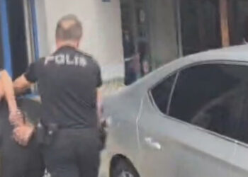 Bağcılar'da hayasızlığa geçit yok, sokakta çıplak dolaşan kişi gözaltına alındı