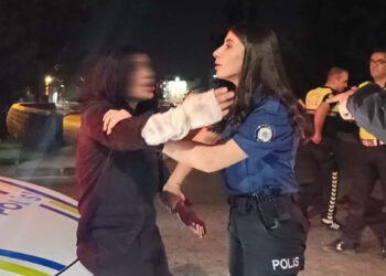 Polise direnip, gazetecilere çirkin küfürler eden sürücü tutuklandı