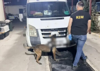 Minibüsteki valizde 7 kilo 400 gram skunk ele geçirildi; 2 tutuklama