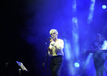 Bursa'da Manuş Baba konseri: Binlerce müzikseverle buluştu