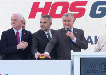 Bayrampaşa'da spor tesisleri yenilendi: "Avrupa’daki en modern stadyumlar Türkiye’de"