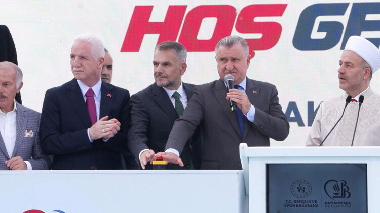 Bayrampaşa'da spor tesisleri yenilendi: "Avrupa’daki en modern stadyumlar Türkiye’de"
