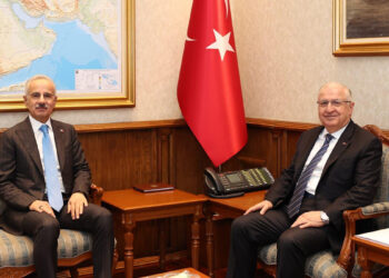 Bakanlar Yaşar Güler ve Abdulkadir Uraloğlu, bir araya geldi