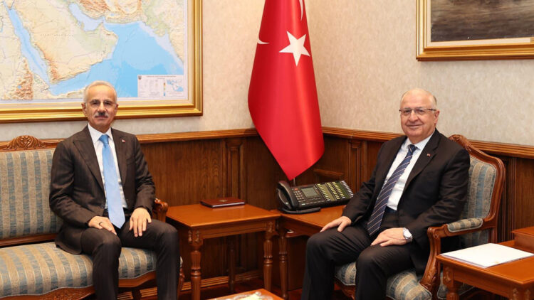 Bakanlar Yaşar Güler ve Abdulkadir Uraloğlu, bir araya geldi