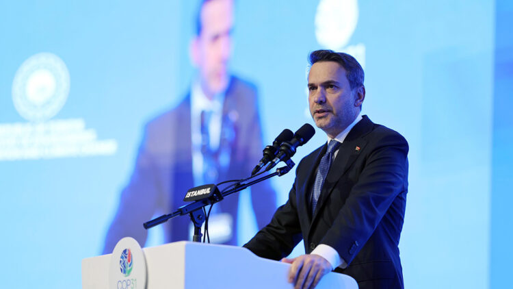 Alparslan Bayraktar, petrol fiyatlarını değerlendirdi: "Türkiye, kendi kendine yeten bir ülke olacak"