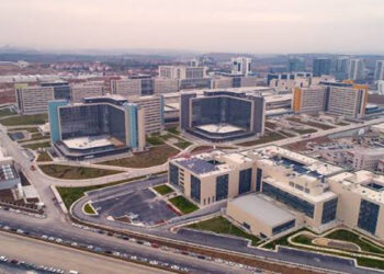 Bilkent Şehir Hastanesi Kardiyoloji’de ritim bozukluğu: "La kalbim gerçekten genişledi bebe!"