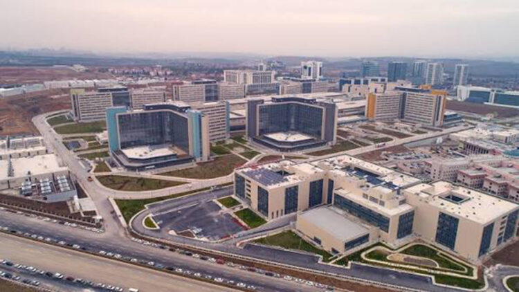 Bilkent Şehir Hastanesi Kardiyoloji’de ritim bozukluğu: "La kalbim gerçekten genişledi bebe!"