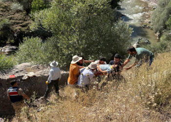 Bingöl’de otomobil dere yatağına devrildi: 1 ölü, 4 yaralı
