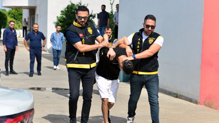 Adana'da film gibi operasyon: Polise tabancayla ateş edip, el bombasıyla direnen şüpheli tutuklandı