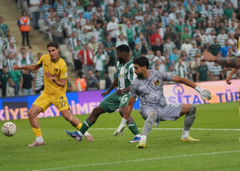 Bursaspor, evinde İstanbulspor'u ezdi geçti: 4-0