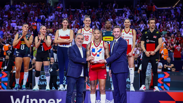 CEV Trendyol EuroVolley 2026 MVP’si Vargas, ödülünü Roko Sikiric ve Sinan Cem Şahin’den aldı
