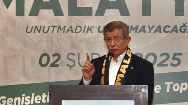 Hakkında soruşturma başlatılan Ahmet Davutoğlu adliyede