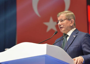 Davutoğlu'na 'Cumhurbaşkanına hakaret' soruşturması: Sosyal medya paylaşımları incelendi