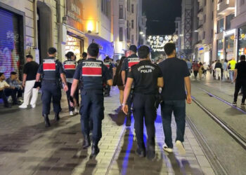 Beyoğlu ve Şişli’de geniş çaplı denetim: Gece kulüpleri, masaj salonları ile derneklerde inceleme yapıldı