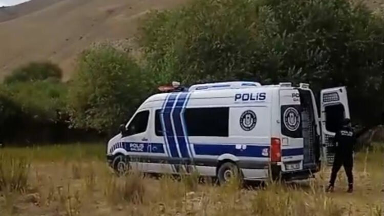 Van'dan acı haber: Dereyi geçerken suya kapılan çoban öldü