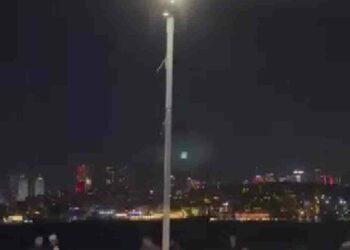 Üsküdar'da sahilde alkol içenlere polis dronundan uyarı