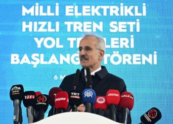 Bakan Uraloğlu: Milli elektrikli hızlı trenimiz saatte 250 kilometre hıza ulaştı