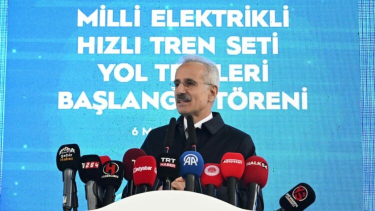 Bakan Uraloğlu: Milli elektrikli hızlı trenimiz saatte 250 kilometre hıza ulaştı