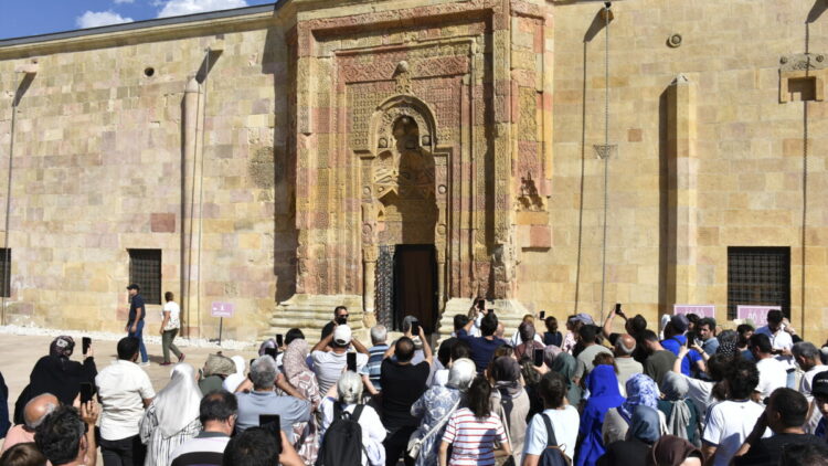 Tarihin taşla yazılmış şaheserinde 'gölge' turizmi
