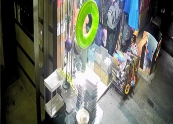 Kağıthane’de çaldığı çantanın 'gelinim beğenmedi' yalanıyla parasını istedi; esnafın dikkatiyle yakalandı