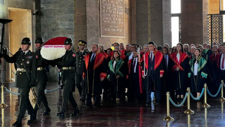 Yargıtay üyelerinden adli yıl açılışında Anıtkabir'e ziyaret