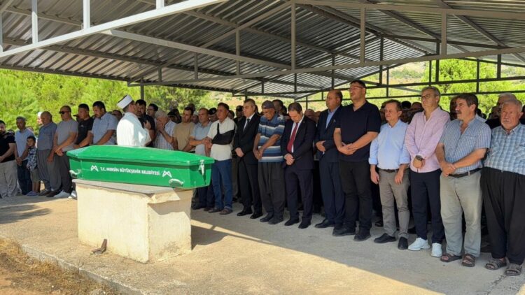 Girne açıklarındaki gemi kazasında hayatını kaybeden kişi, toprağa verildi