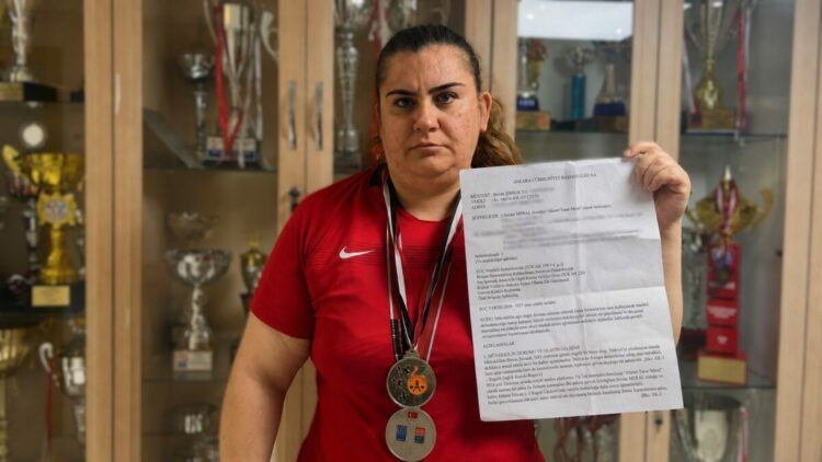 Görme engelli milli halterci 800 bin lira dolandırıldı