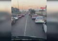 Sürücüler itfaiyeye ‘fermuar yöntemiyle’ yol verdi