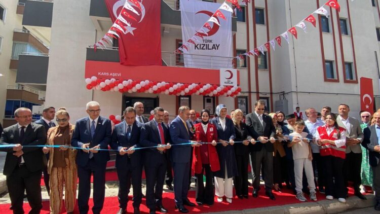 Kars'ta Türk Kızılay'ın aşevi açıldı