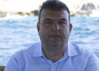 Seferihisar Belediyesi soruşturmasında gözaltına alınan 2 şüpheli, adliyede