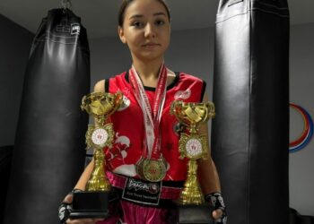 Mağazada çalışıp, spor salonu aidatını ödediği ‘muay thai’de şampiyon oldu