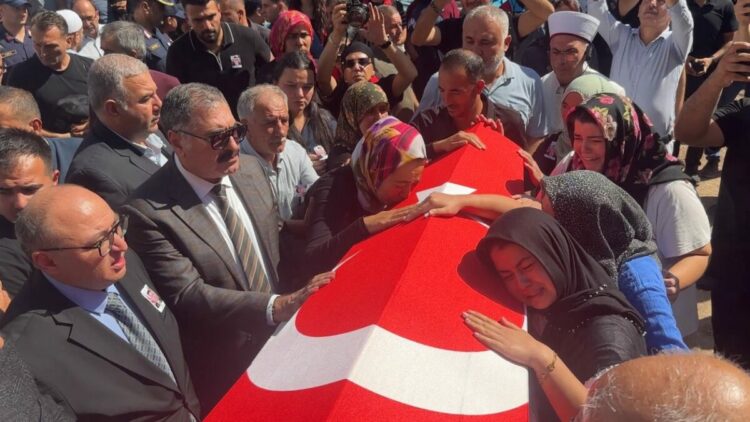 Girne açıklarındaki gemi kazasında hayatını kaybeden uzman çavuş toprağa verildi