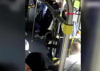 Otobüste fenalaşan yolcuyu hastaneye yetiştirdi