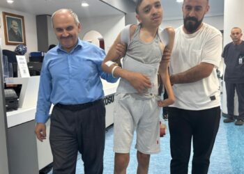 Skolyoz hastası Bünyamin, ameliyatla sağlığına kavuştu