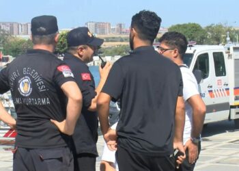 Silivri açıklarında battığı değerlendirilen gemide yakınları olanlar limana geldi