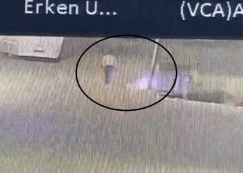 Yangın çıkarıp söndürülmesini izledi; taksiyle kaçtı