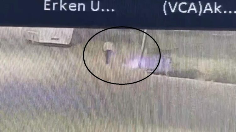 Yangın çıkarıp söndürülmesini izledi; taksiyle kaçtı