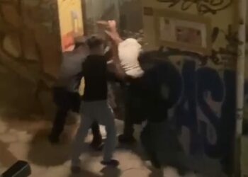 Beyoğlu’nda sokakta darbettikleri kişiyi gasbeden 4 çocuk tutuklandı