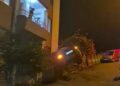 Ordu’da bahçe duvarında askıda kalan otomobilin sürücüsü kaçtı